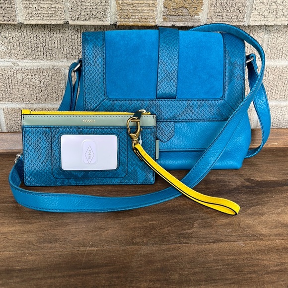 Fossil Handbags - NWT FOSSIL Crossbody Bag Kinley in Lagoon with Matching wristlet Wallet Bundle